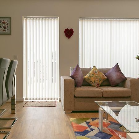 Modern & Exquisite Trumpington Townhouse With Parking & 5 Mins To Papworth Hospital เคมบริดจ์ ภายนอก รูปภาพ
