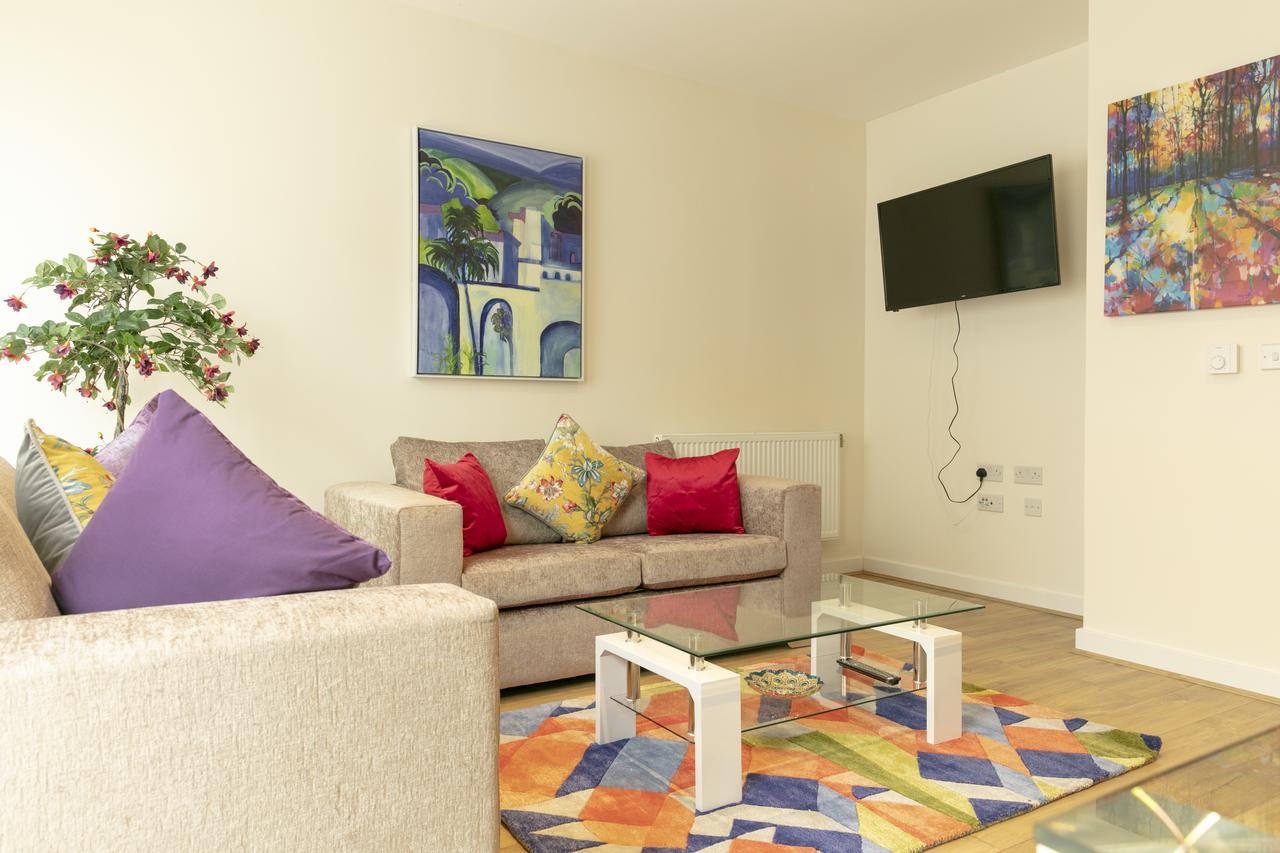 Modern & Exquisite Trumpington Townhouse With Parking & 5 Mins To Papworth Hospital เคมบริดจ์ ภายนอก รูปภาพ