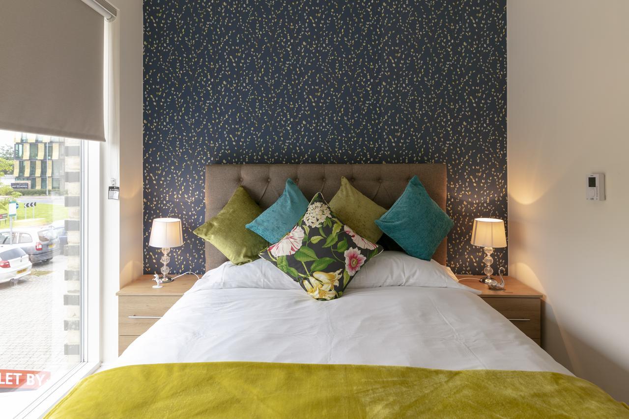 Modern & Exquisite Trumpington Townhouse With Parking & 5 Mins To Papworth Hospital เคมบริดจ์ ภายนอก รูปภาพ