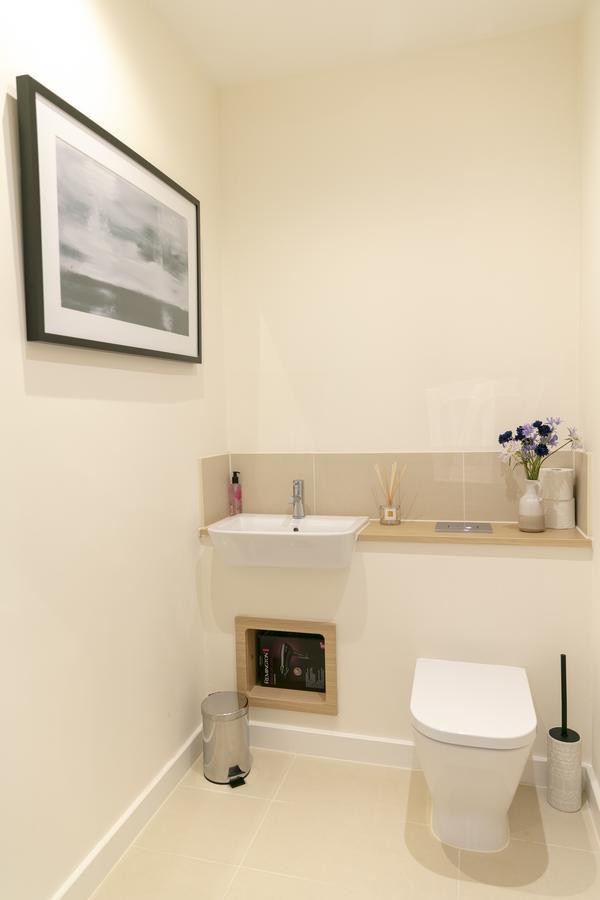 Modern & Exquisite Trumpington Townhouse With Parking & 5 Mins To Papworth Hospital เคมบริดจ์ ภายนอก รูปภาพ