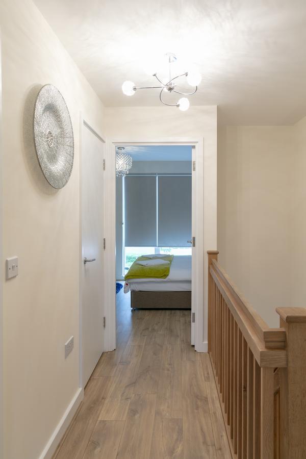 Modern & Exquisite Trumpington Townhouse With Parking & 5 Mins To Papworth Hospital เคมบริดจ์ ภายนอก รูปภาพ
