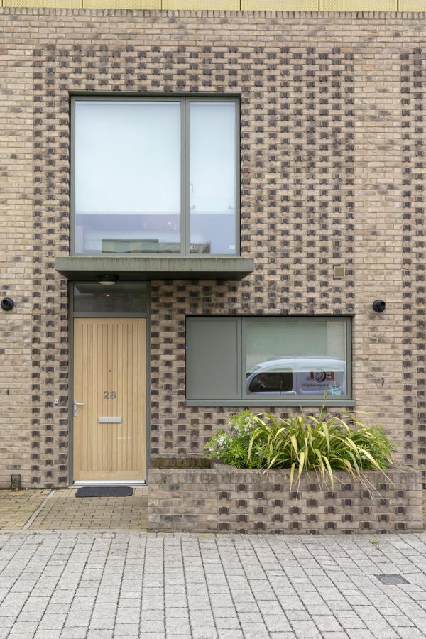 Modern & Exquisite Trumpington Townhouse With Parking & 5 Mins To Papworth Hospital เคมบริดจ์ ภายนอก รูปภาพ