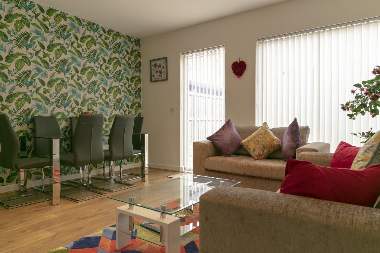 Modern & Exquisite Trumpington Townhouse With Parking & 5 Mins To Papworth Hospital เคมบริดจ์ ภายนอก รูปภาพ