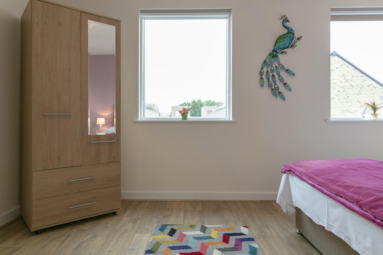 Modern & Exquisite Trumpington Townhouse With Parking & 5 Mins To Papworth Hospital เคมบริดจ์ ภายนอก รูปภาพ