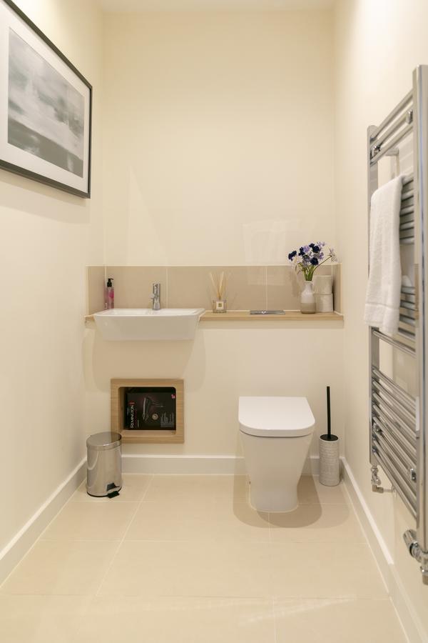 Modern & Exquisite Trumpington Townhouse With Parking & 5 Mins To Papworth Hospital เคมบริดจ์ ภายนอก รูปภาพ