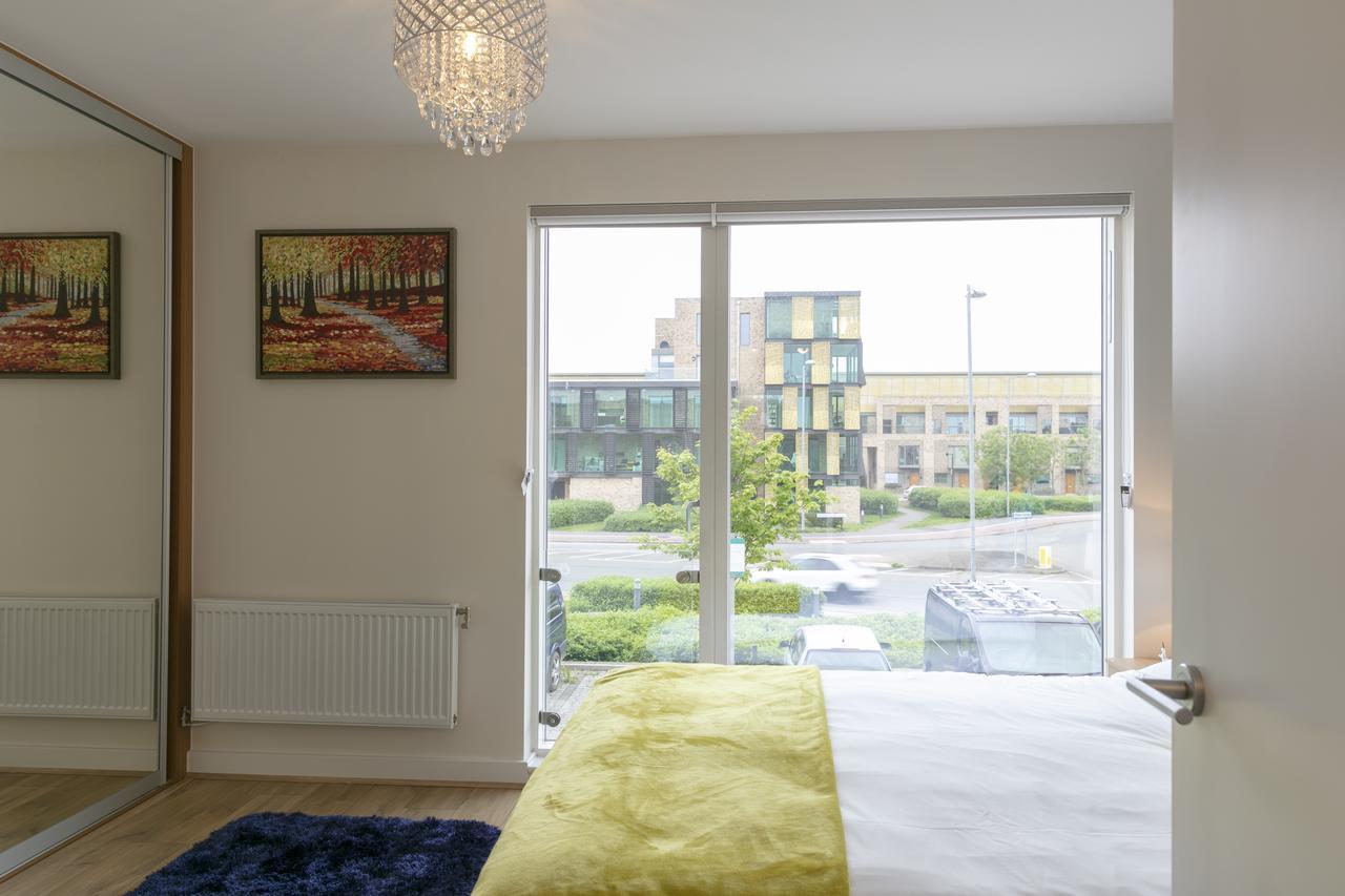 Modern & Exquisite Trumpington Townhouse With Parking & 5 Mins To Papworth Hospital เคมบริดจ์ ภายนอก รูปภาพ