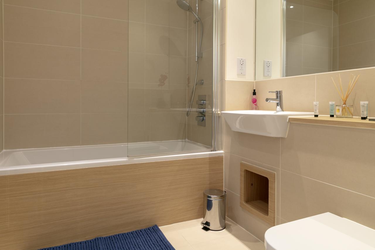 Modern & Exquisite Trumpington Townhouse With Parking & 5 Mins To Papworth Hospital เคมบริดจ์ ภายนอก รูปภาพ
