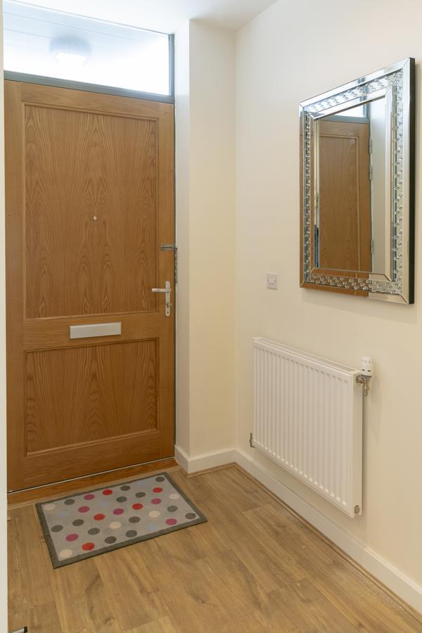Modern & Exquisite Trumpington Townhouse With Parking & 5 Mins To Papworth Hospital เคมบริดจ์ ภายนอก รูปภาพ