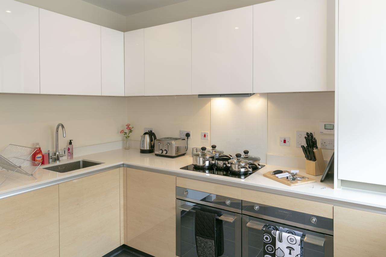 Modern & Exquisite Trumpington Townhouse With Parking & 5 Mins To Papworth Hospital เคมบริดจ์ ภายนอก รูปภาพ