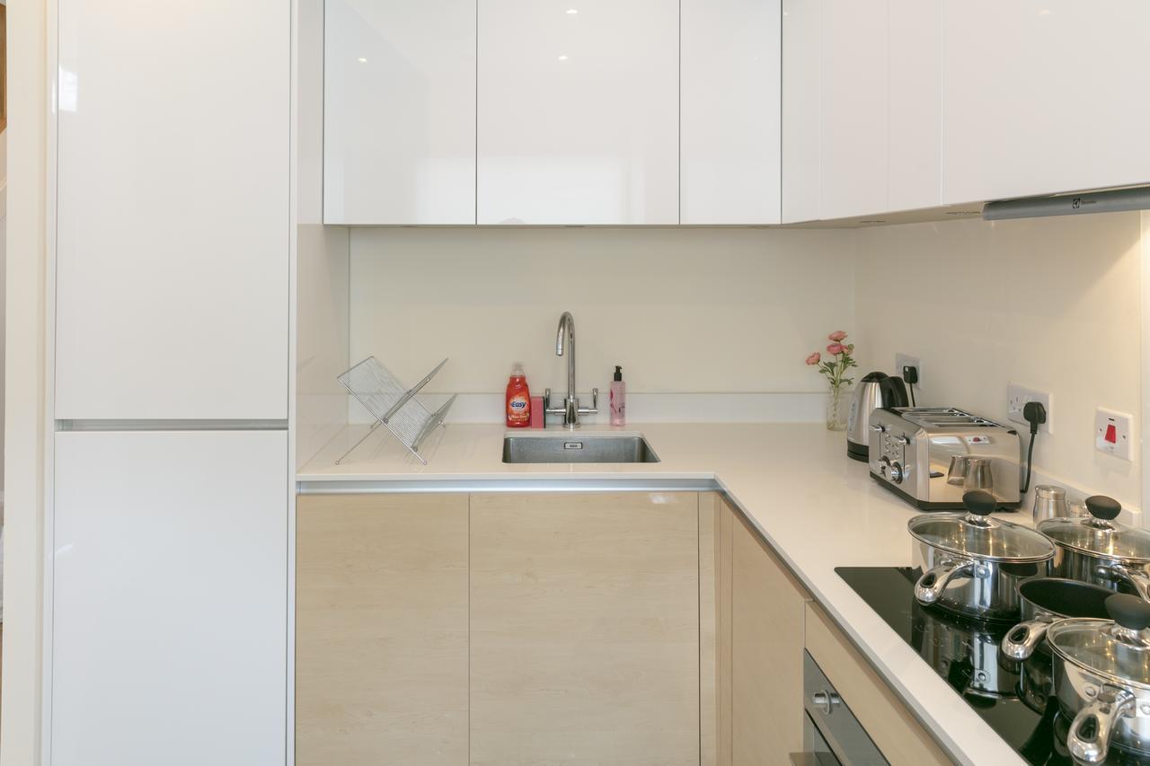 Modern & Exquisite Trumpington Townhouse With Parking & 5 Mins To Papworth Hospital เคมบริดจ์ ภายนอก รูปภาพ
