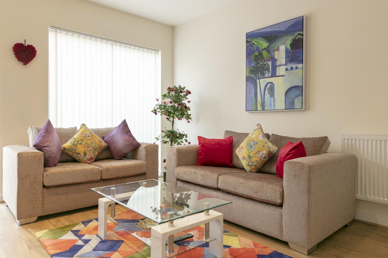 Modern & Exquisite Trumpington Townhouse With Parking & 5 Mins To Papworth Hospital เคมบริดจ์ ภายนอก รูปภาพ